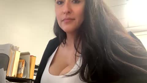 Snapshot of goddessxxrosexx chatting on 01/29/25, 01:37 GoddessxxRosexx online show from 01/29/25, 01:37