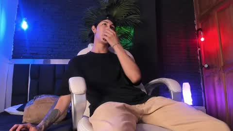 HUAN online show from 01/18/25, 01:08