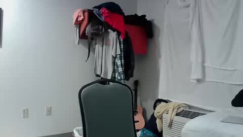 Snapshot of goinwild8900 chatting on 01/01/25, 10:32 goinwild8900 online show from 01/01/25, 10:32