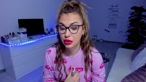 Snapshot of golddivine00 chatting on 01/11/25, 05:10 Nicole.. online show from 01/11/25, 05:10