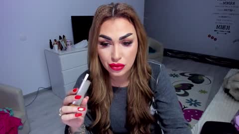 Snapshot of golddivine00 chatting on 01/17/25, 05:32 Nicole.. online show from 01/17/25, 05:32