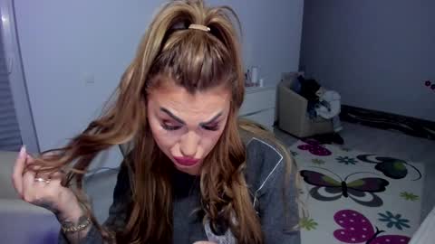 Snapshot of golddivine00 chatting on 01/27/25, 05:14 Nicole.. online show from 01/27/25, 05:14