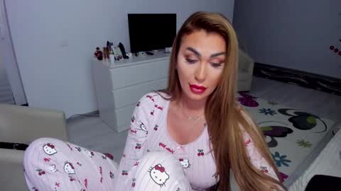 Snapshot of golddivine00 chatting on 02/03/25, 07:29 Nicole.. online show from 02/03/25, 07:29