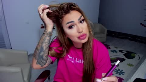 Snapshot of golddivine00 chatting on 02/05/25, 05:41 Nicole.. online show from 02/05/25, 05:41