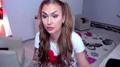 Snapshot of golddivine00 chatting on 02/14/25, 08:21 Nicole.. online show from 02/14/25, 08:21