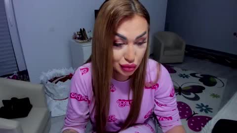 Snapshot of golddivine00 chatting on 02/16/25, 05:04 Nicole.. online show from 02/16/25, 05:04