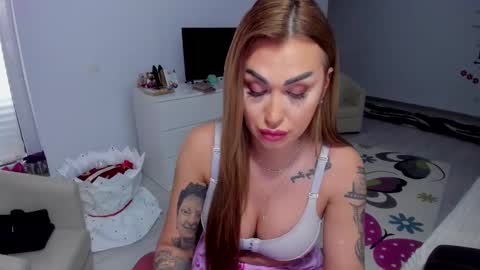 Snapshot of golddivine00 chatting on 02/16/25, 08:10 Nicole.. online show from 02/16/25, 08:10