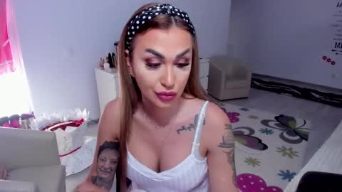 Snapshot of golddivine00 chatting on 02/26/25, 08:59 Nicole.. online show from 02/26/25, 08:59