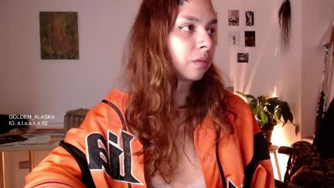 Snapshot of golden_alaska chatting on 02/27/25, 12:43 Alaska online show from 02/27/25, 12:43