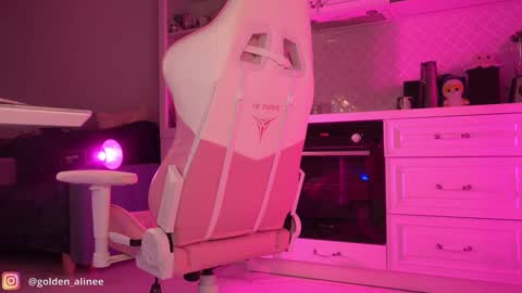 Snapshot of golden_alinee chatting on 01/23/25, 11:58 Aline meow   online show from 01/23/25, 11:58