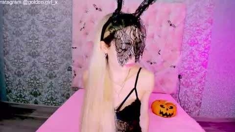 Snapshot of golden_girl__ chatting on 10/27/25, 01:53 golden girl online show from 10/27/25, 01:53