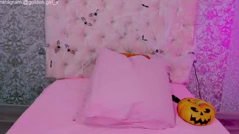 Snapshot of golden_girl__ chatting on 11/05/25, 02:00 golden girl online show from 11/05/25, 02:00