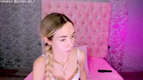 Snapshot of golden_girl__ chatting on 11/24/25, 01:49 golden girl online show from 11/24/25, 01:49