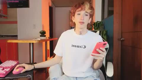 Snapshot of golden_twink_ chatting on 02/15/26, 10:14 JHONATH online show from 02/15/26, 10:14