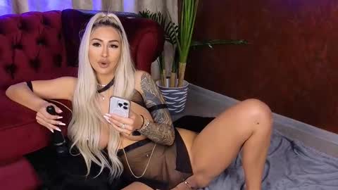 Snapshot of goldenamberx chatting on 02/11/25, 08:48 GoldenAmberX online show from 02/11/25, 08:48