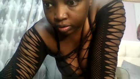 Snapshot of goldencurves_bunny chatting on 06/16/26, 08:39 Bella online show from 06/16/26, 08:39