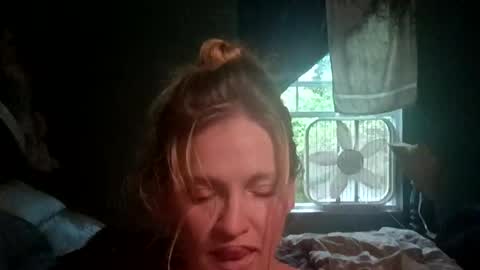 Snapshot of goldendoll1704 chatting on 08/08/26, 11:07 goldendoll1704 online show from 08/08/26, 11:07