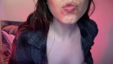 Snapshot of goldengirlcartierxo chatting on 01/14/25, 06:24 Goldengirlcartier online show from 01/14/25, 06:24
