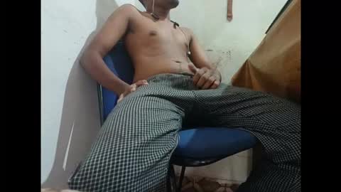 Snapshot of goldengodzilla69 chatting on 10/13/25, 05:40 goldengodzilla69 online show from 10/13/25, 05:40