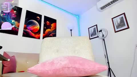 Snapshot of goldenhugecocktss chatting on 12/19/24, 08:13 May smith online show from 12/19/24, 08:13