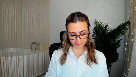 Snapshot of goldenlighte chatting on 01/15/25, 06:43 Olivia online show from 01/15/25, 06:43