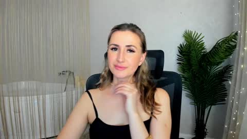 Snapshot of goldenlighte chatting on 01/15/25, 09:45 Olivia online show from 01/15/25, 09:45