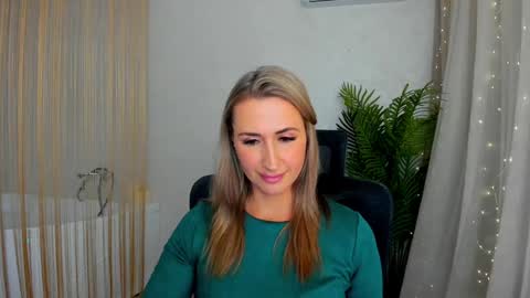 Snapshot of goldenlighte chatting on 01/23/25, 08:02 Olivia online show from 01/23/25, 08:02