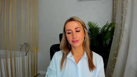 Snapshot of goldenlighte chatting on 01/24/25, 02:07 Olivia online show from 01/24/25, 02:07