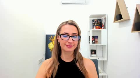 Snapshot of goldenlighte chatting on 01/27/25, 01:37 Olivia online show from 01/27/25, 01:37