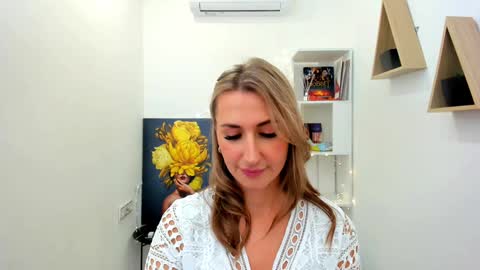 Snapshot of goldenlighte chatting on 01/31/25, 06:35 Olivia online show from 01/31/25, 06:35