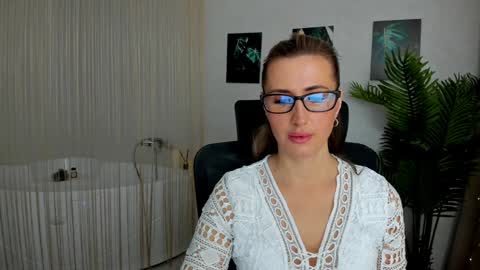 Snapshot of goldenlighte chatting on 02/04/25, 03:33 Olivia online show from 02/04/25, 03:33