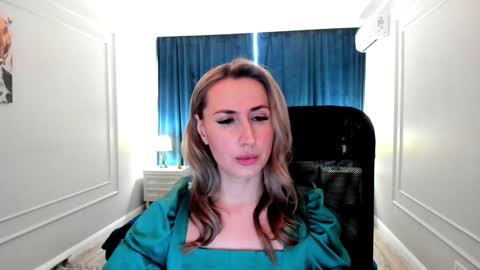 Snapshot of goldenlighte chatting on 02/06/25, 11:32 Olivia online show from 02/06/25, 11:32