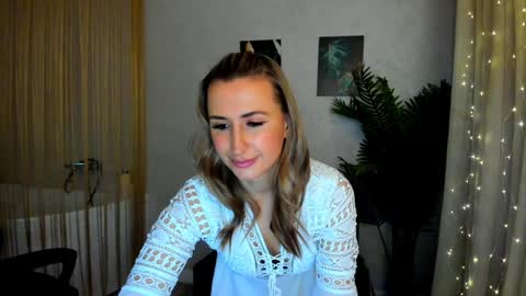 Snapshot of goldenlighte chatting on 02/08/25, 03:30 Olivia online show from 02/08/25, 03:30