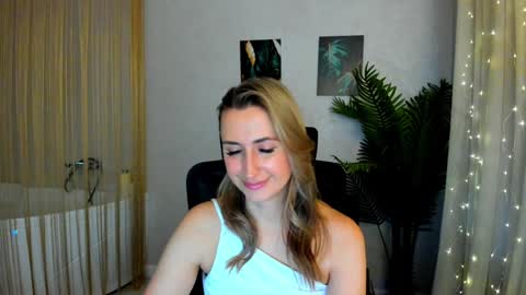 Snapshot of goldenlighte chatting on 02/08/25, 09:35 Olivia online show from 02/08/25, 09:35