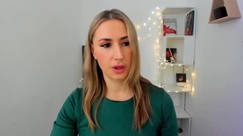 Snapshot of goldenlighte chatting on 02/10/25, 03:24 Olivia online show from 02/10/25, 03:24