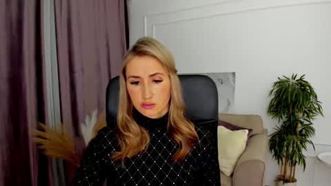 Snapshot of goldenlighte chatting on 02/11/25, 03:50 Olivia online show from 02/11/25, 03:50