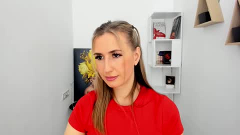 Snapshot of goldenlighte chatting on 02/13/25, 12:32 Olivia online show from 02/13/25, 12:32