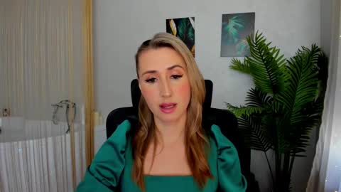 Snapshot of goldenlighte chatting on 02/14/25, 11:21 Olivia online show from 02/14/25, 11:21