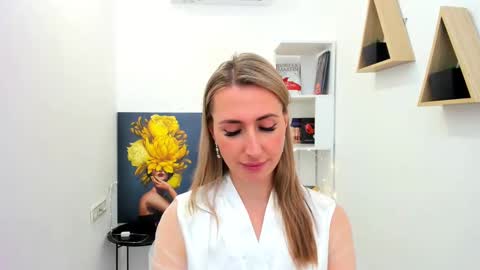 Snapshot of goldenlighte chatting on 02/17/25, 03:53 Olivia online show from 02/17/25, 03:53