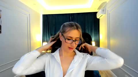 Snapshot of goldenlighte chatting on 02/20/25, 09:44 Olivia online show from 02/20/25, 09:44