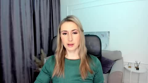 Snapshot of goldenlighte chatting on 02/26/25, 03:32 Olivia online show from 02/26/25, 03:32