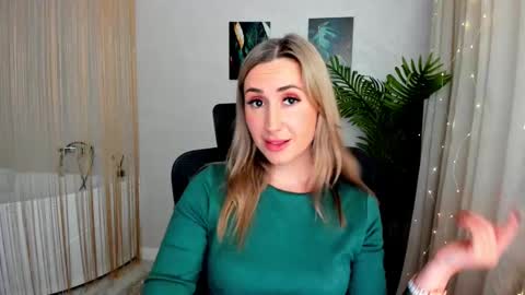 Snapshot of goldenlighte chatting on 02/28/25, 07:35 Olivia online show from 02/28/25, 07:35