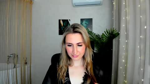 Snapshot of goldenlighte chatting on 03/01/25, 01:53 Olivia online show from 03/01/25, 01:53