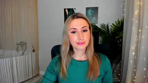 Snapshot of goldenlighte chatting on 03/05/25, 03:40 Olivia online show from 03/05/25, 03:40