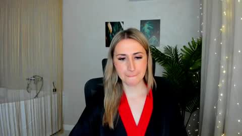 Snapshot of goldenlighte chatting on 03/05/25, 06:44 Olivia online show from 03/05/25, 06:44