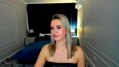 Snapshot of goldenlighte chatting on 09/18/25, 03:41 Olivia online show from 09/18/25, 03:41