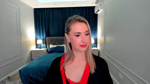 Snapshot of goldenlighte chatting on 09/22/25, 07:49 Olivia online show from 09/22/25, 07:49