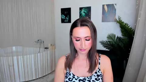 Snapshot of goldenlighte chatting on 09/28/25, 07:30 Olivia online show from 09/28/25, 07:30