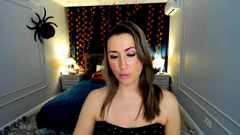 Snapshot of goldenlighte chatting on 10/18/25, 07:36 Olivia online show from 10/18/25, 07:36