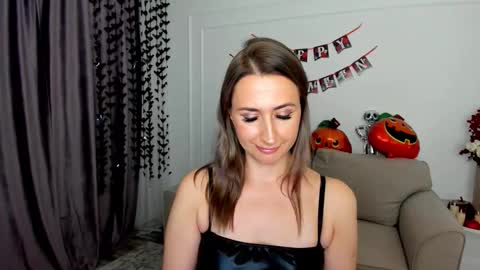 Snapshot of goldenlighte chatting on 10/19/25, 07:58 Olivia online show from 10/19/25, 07:58